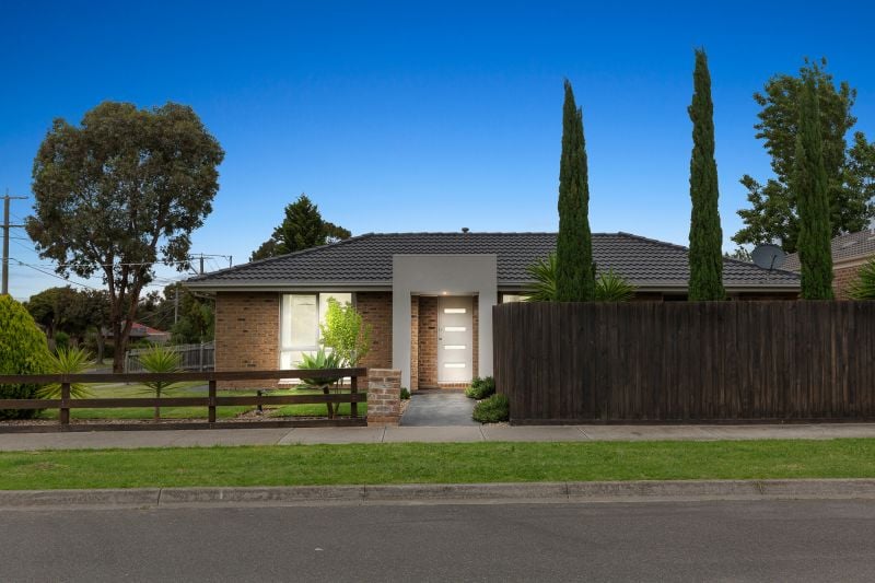 11 Horseshoe Crescent, Epping