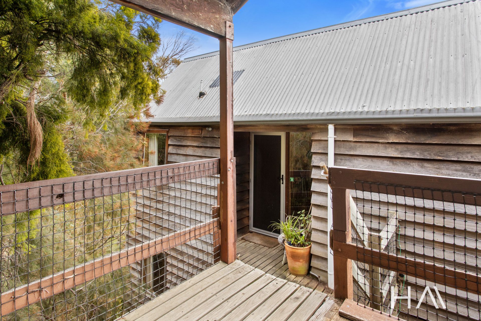 20 Grayling Avenue South Hobart, South Hobart - Thumbnail 3
