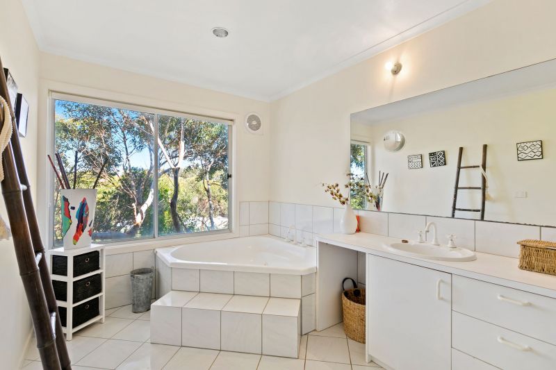 52 Lialeeta Road, Fairhaven, VIC, Fairhaven - Thumbnail 8