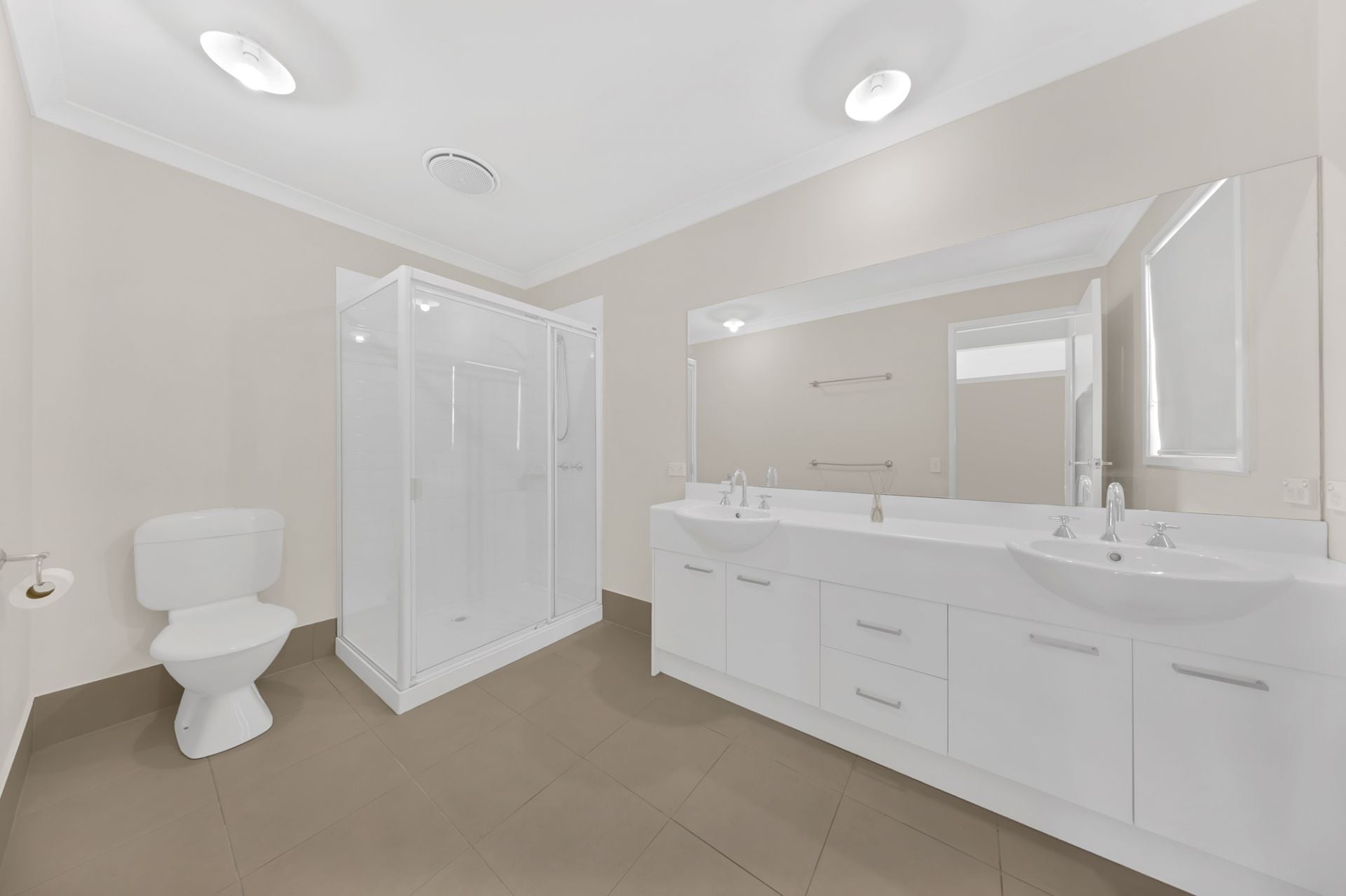 GREAT LOCATION - GREAT TOWN HOUSE!