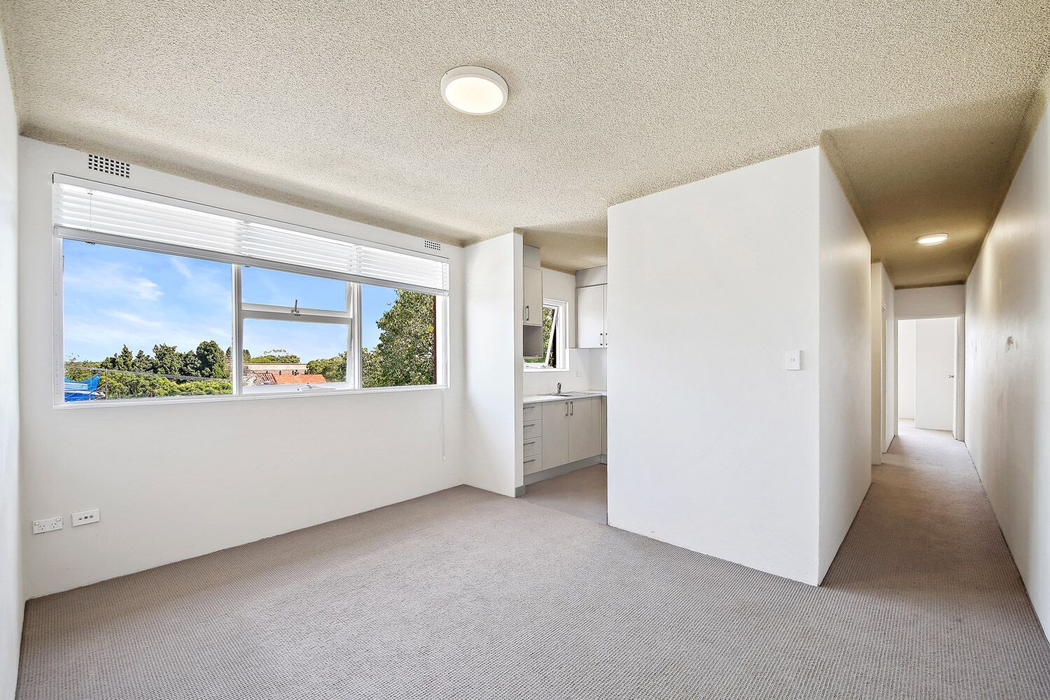 Light & Bright 2 Bedroom Apartment