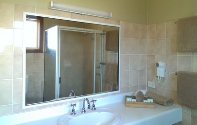 MOTEL FOR SALE - CENTRAL WEST - SPACIOUS - SPOTLESS - 3.5 ACRES