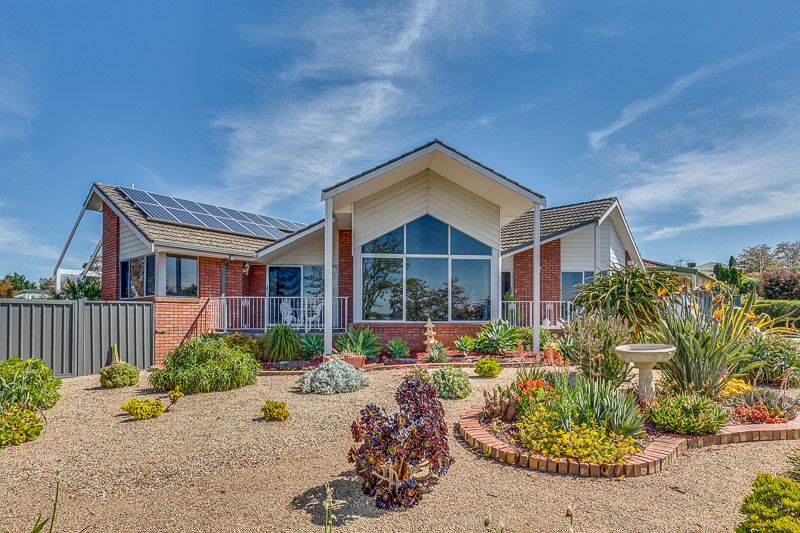 49 Clifton Drive, Bacchus Marsh - Thumbnail 2