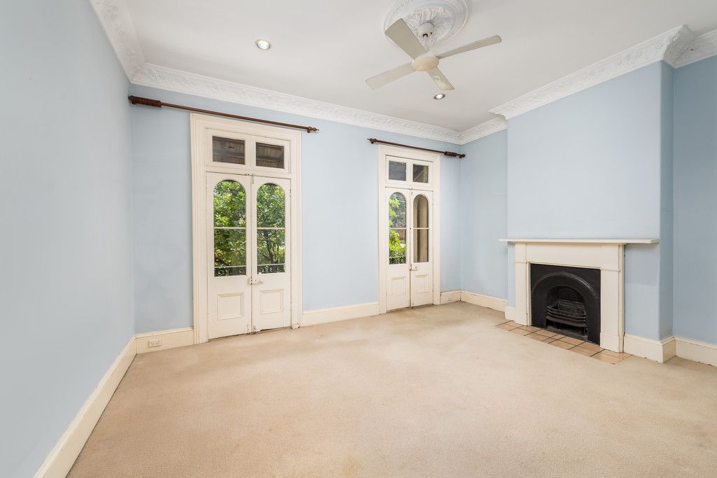 GRAND HOME IN GREAT LOCATION