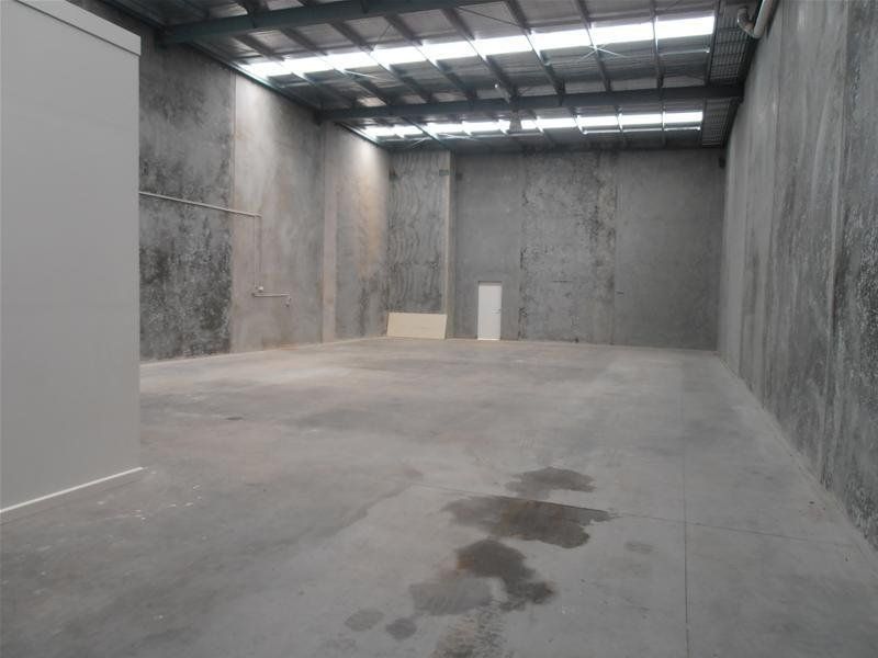 FACTORY/WAREHOUSE IN GREAT LOCATION
