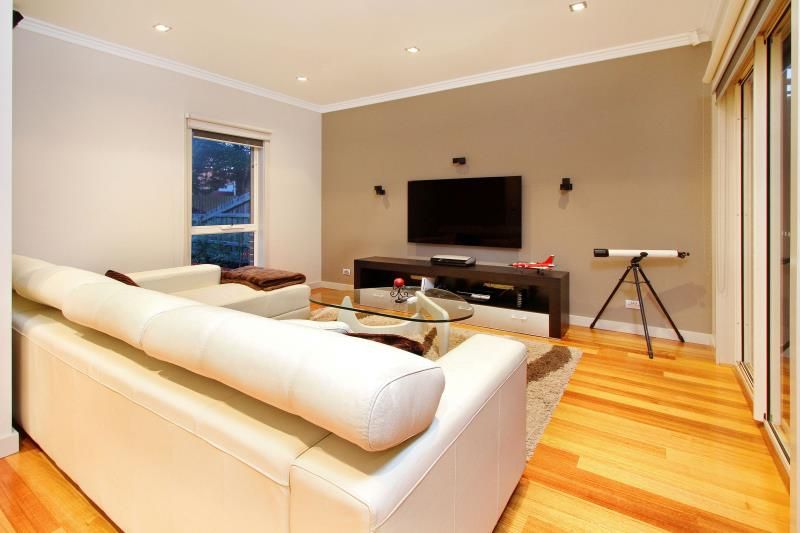 LUXURIOUS TOWNHOUSE!