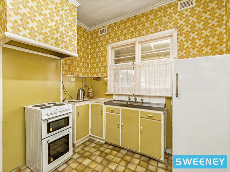 56 Eames Avenue, Brooklyn - Thumbnail 4