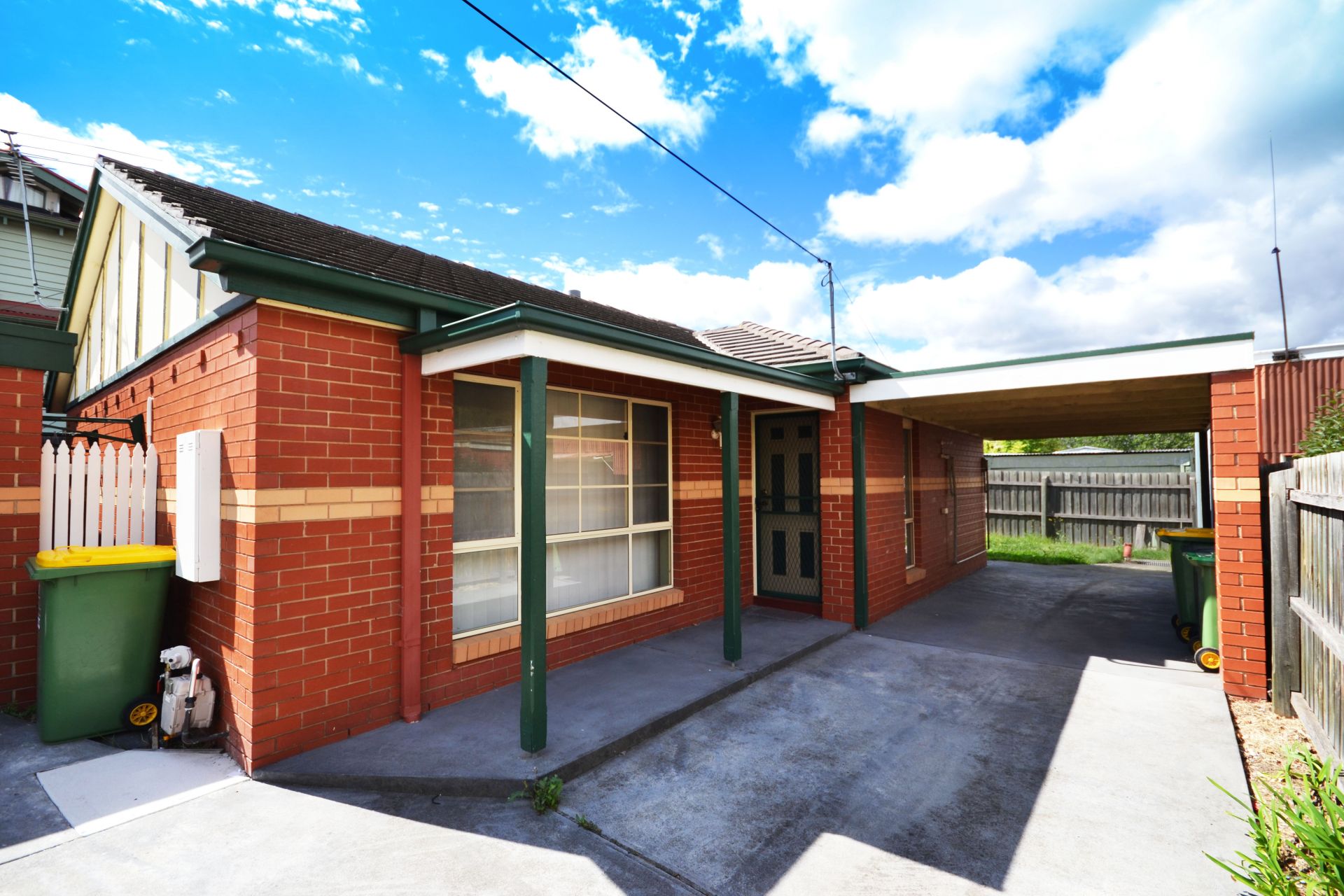 MODERN UNIT IN A GREAT LOCATION