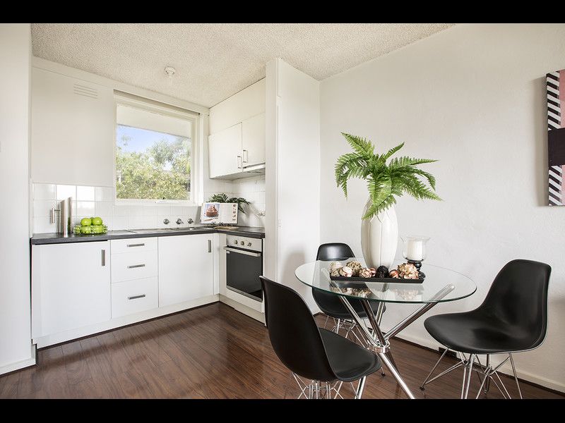 35/9-11 Barnsbury Road, South Yarra - Thumbnail 2