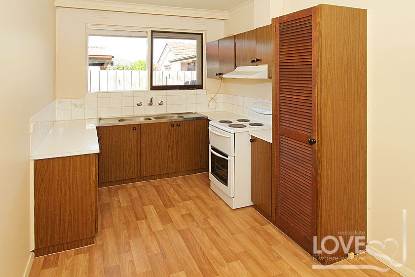 WELL LOCATED 2 BEDROOM UNIT!