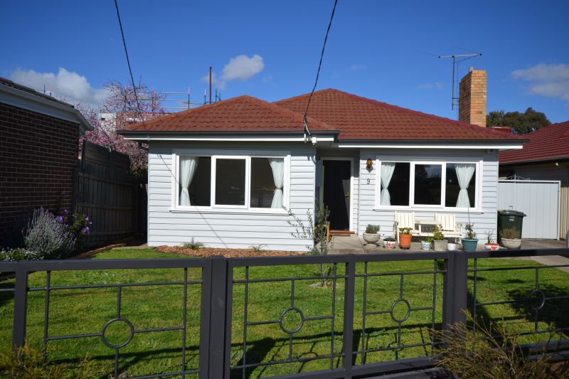 9 Harmer Street, Reservoir