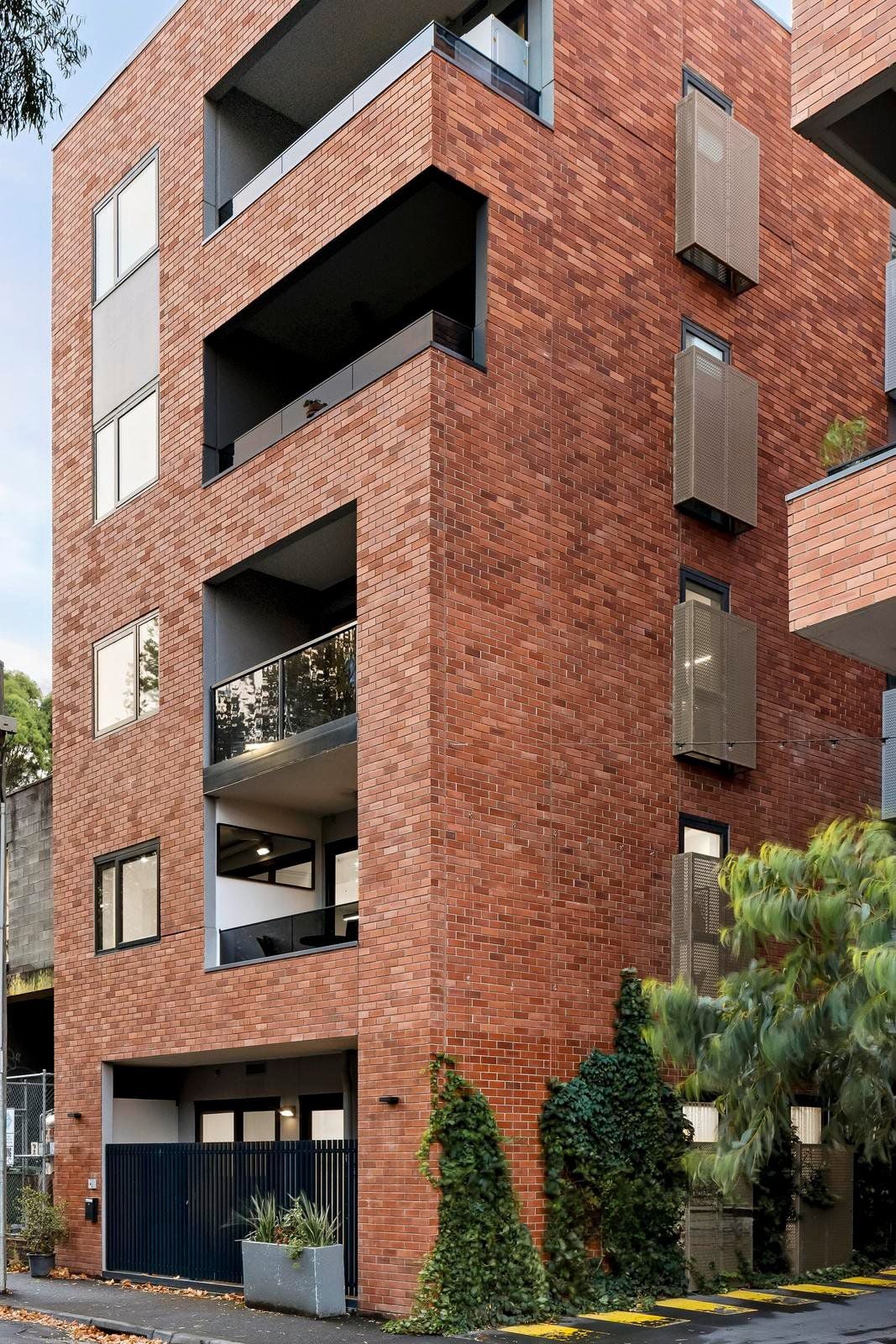 Luxurious Designer Apartment in Abbotsford with Premium Features