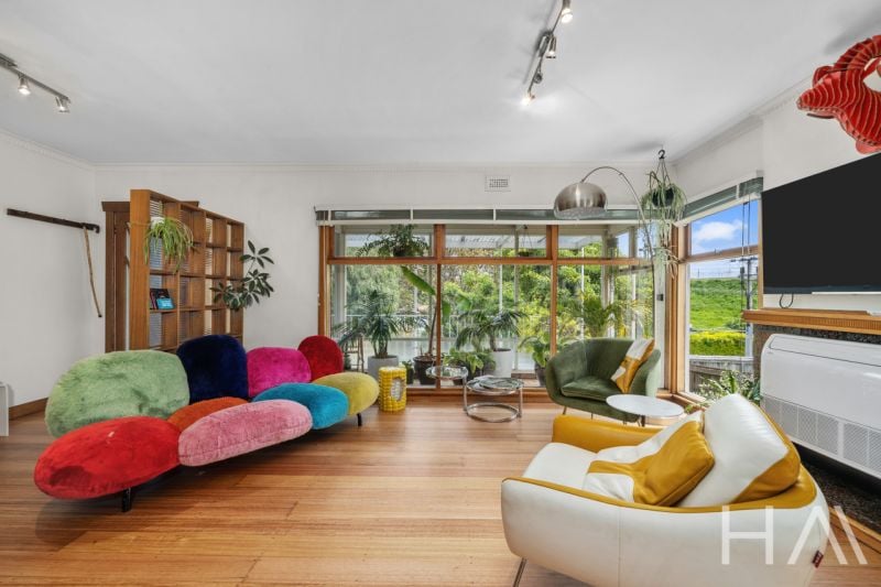 39 Risdon Road New Town, New Town - Thumbnail 2