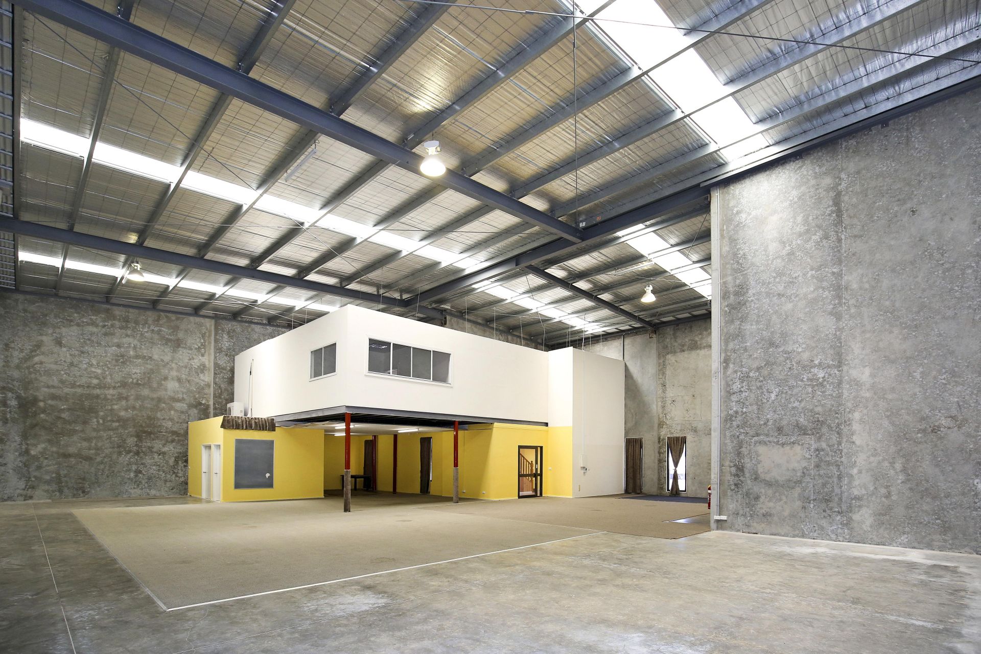 GREAT SIZED FACTORY IN PRIME INDUSTRIAL ESTATE