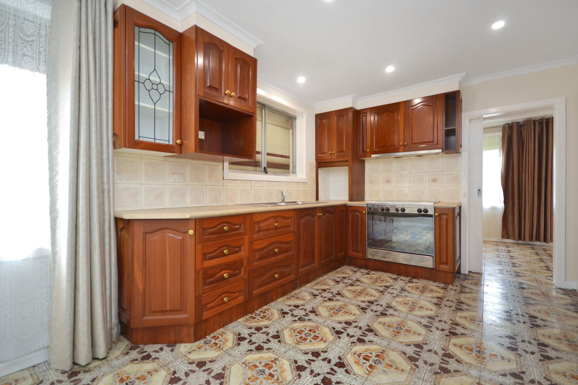 EXTRA LARGE FAMILY LIVING