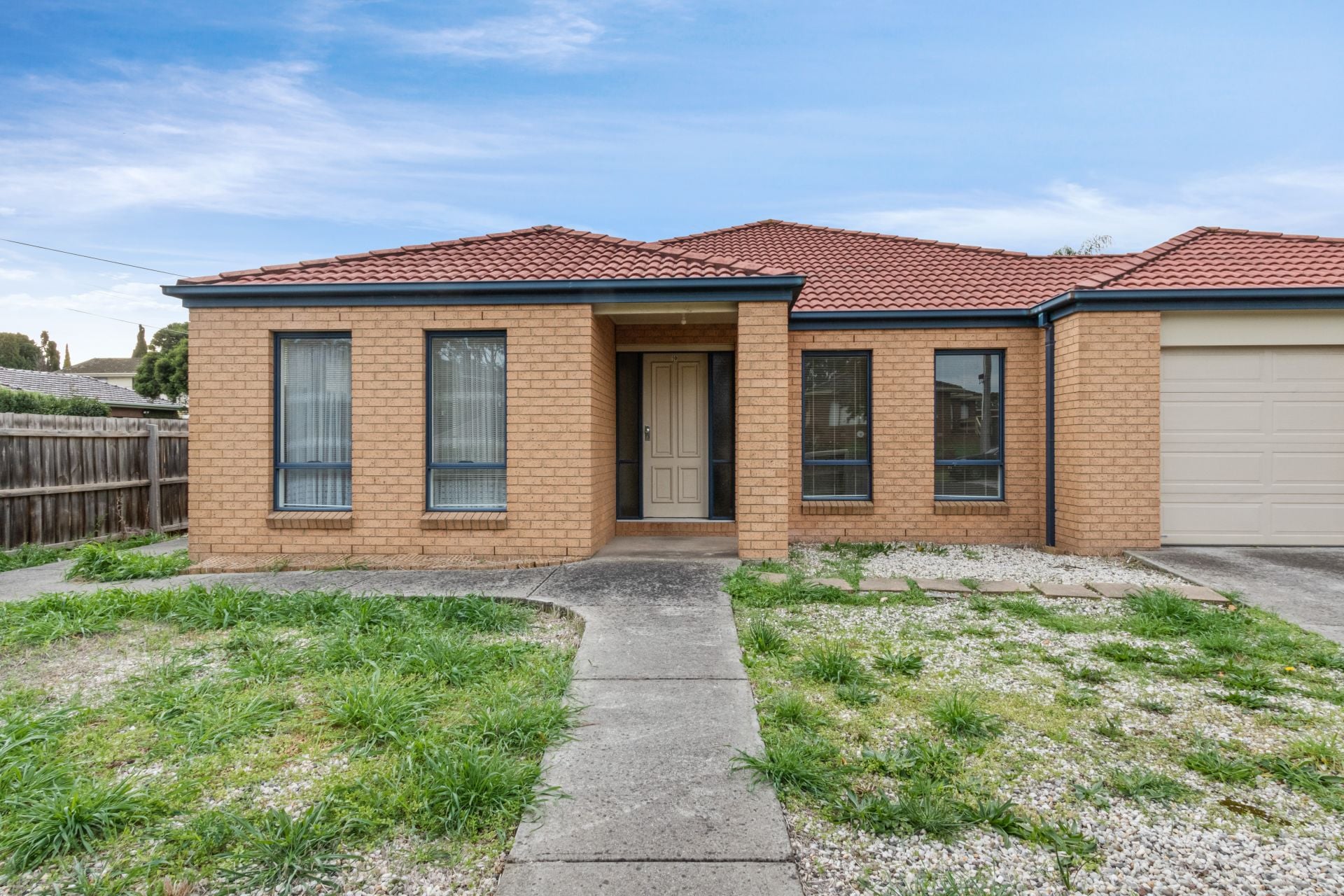 Low Maintenance 5 Bedroom Home!
