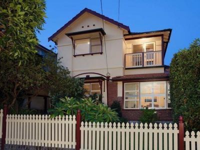 Spacious family living with space and privacy