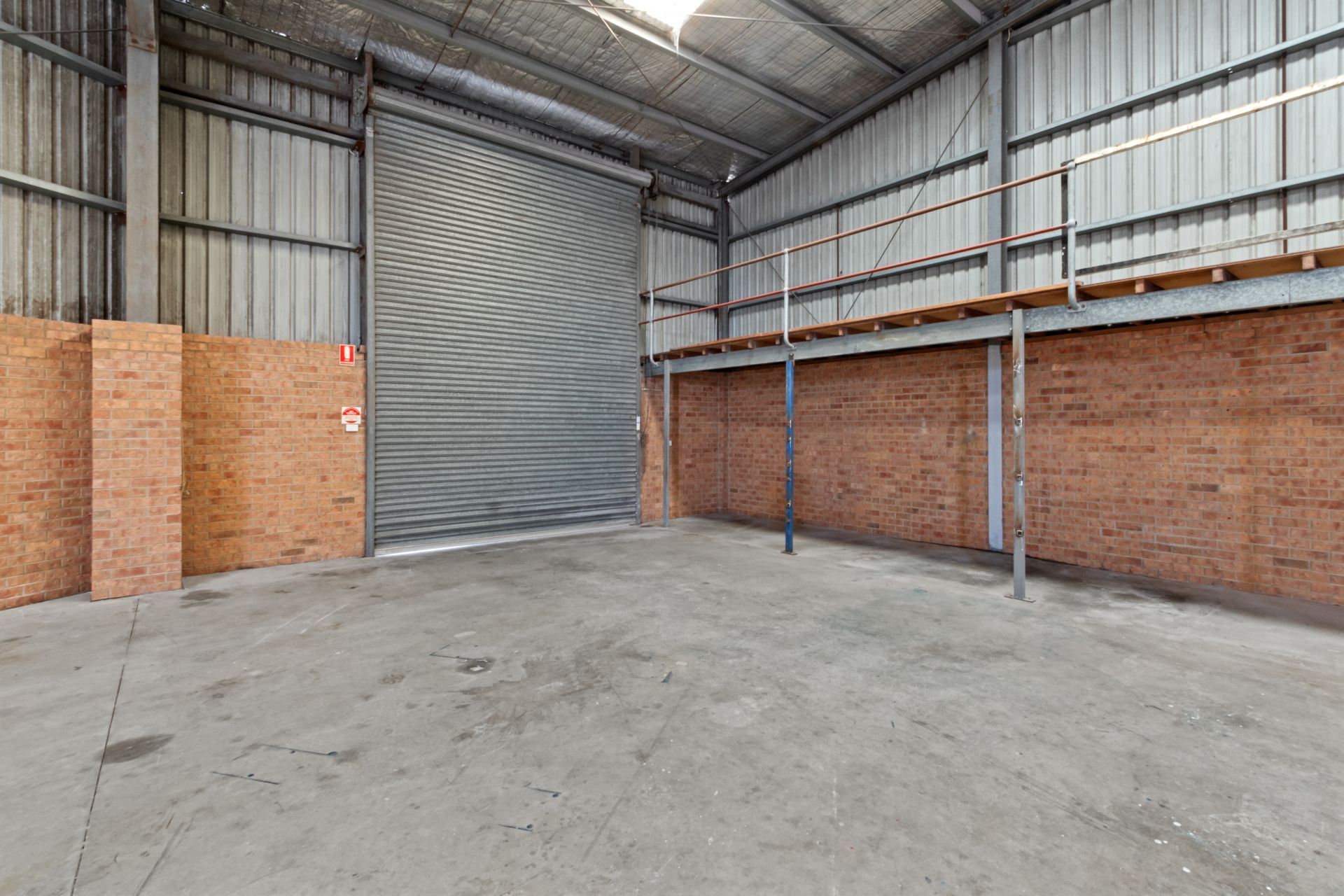 WAREHOUSE with HARDSTAND