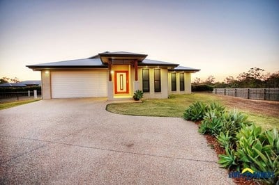 PRICE REDUCED! A BIG 2003M2 BLOCK- RURAL LIVING WITH CITY LIVING COMFORTS & CONVENIENCE- INGROUND POOL & A POWERED SHED!! 