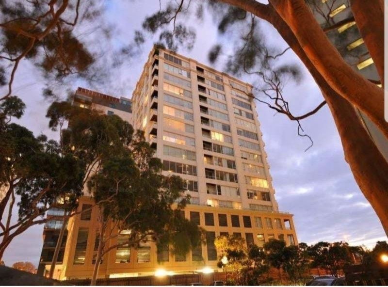 1002/82 Queens Road Melbourne