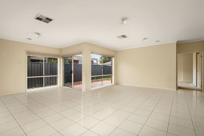 17 Rowell Drive, Mernda - Thumbnail 2