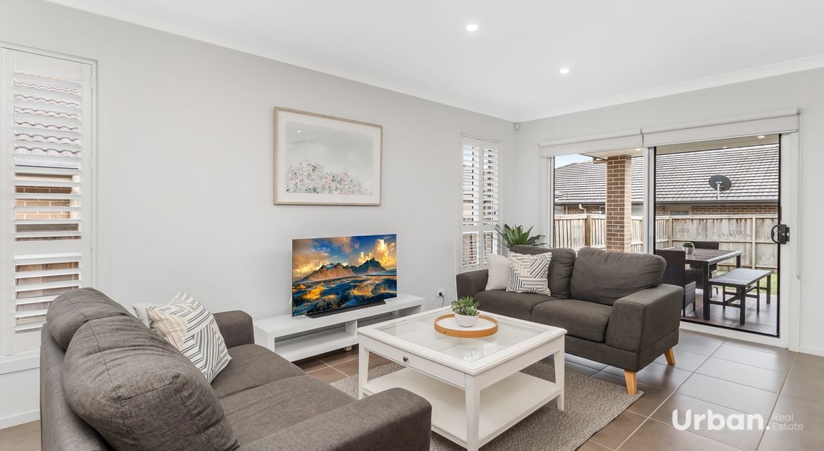 Colebee 47 Sugarloaf Crescent