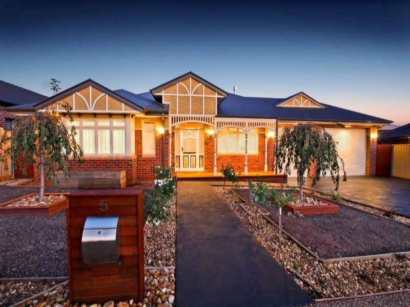 5 Holcolme Street, Caroline Springs - Thumbnail 2