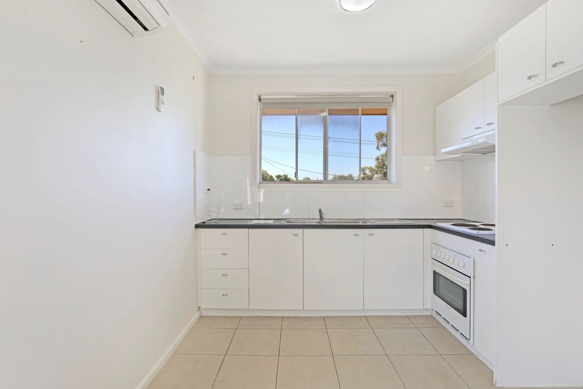 SPACIOUS APARTMENT IN A PERFECT LOCATION!