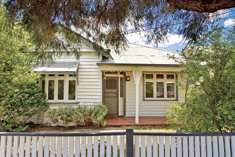 11 Loch Street, Yarraville - Thumbnail 3