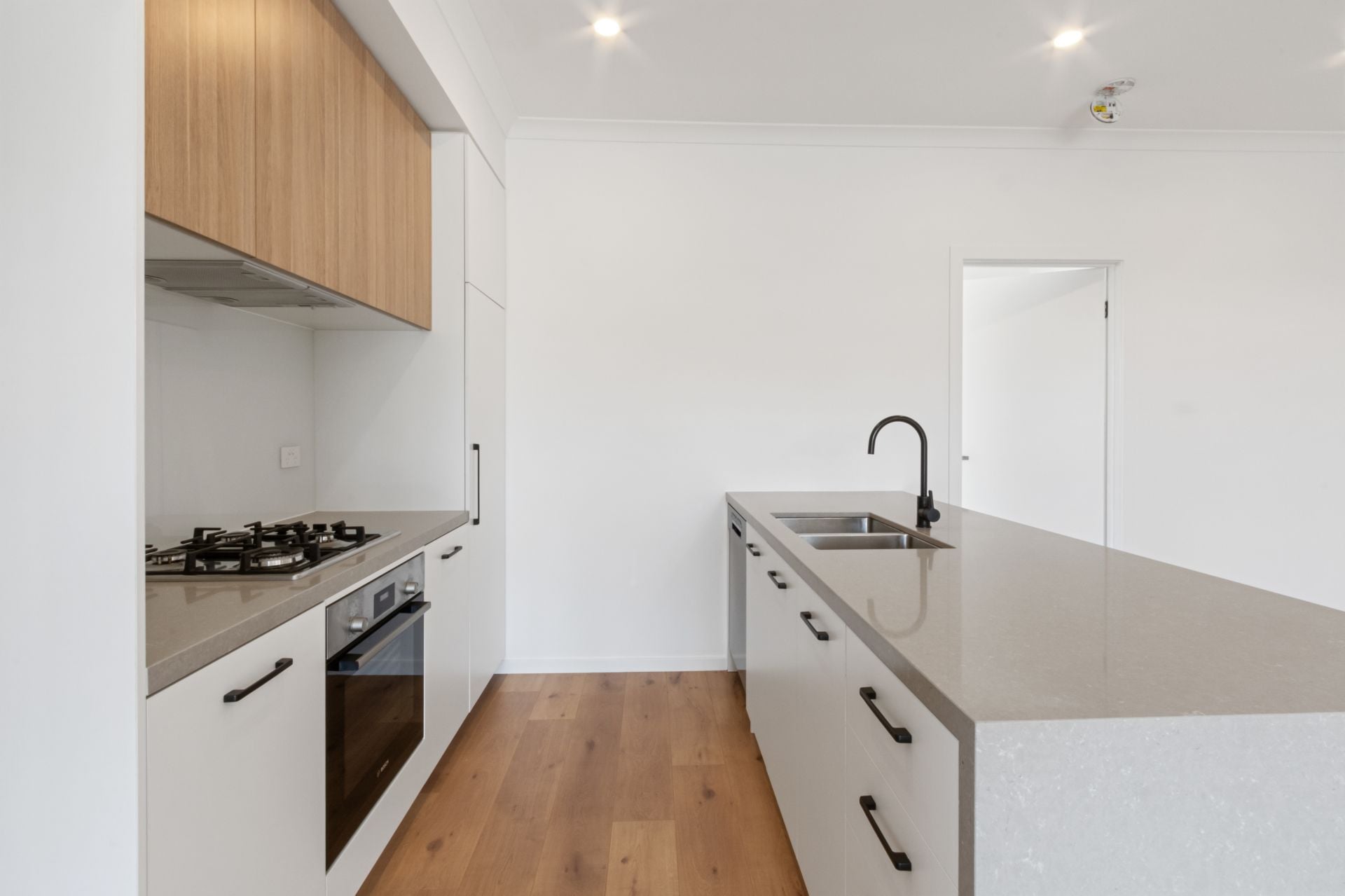 Near New Townhouse with Rooftop Terrace