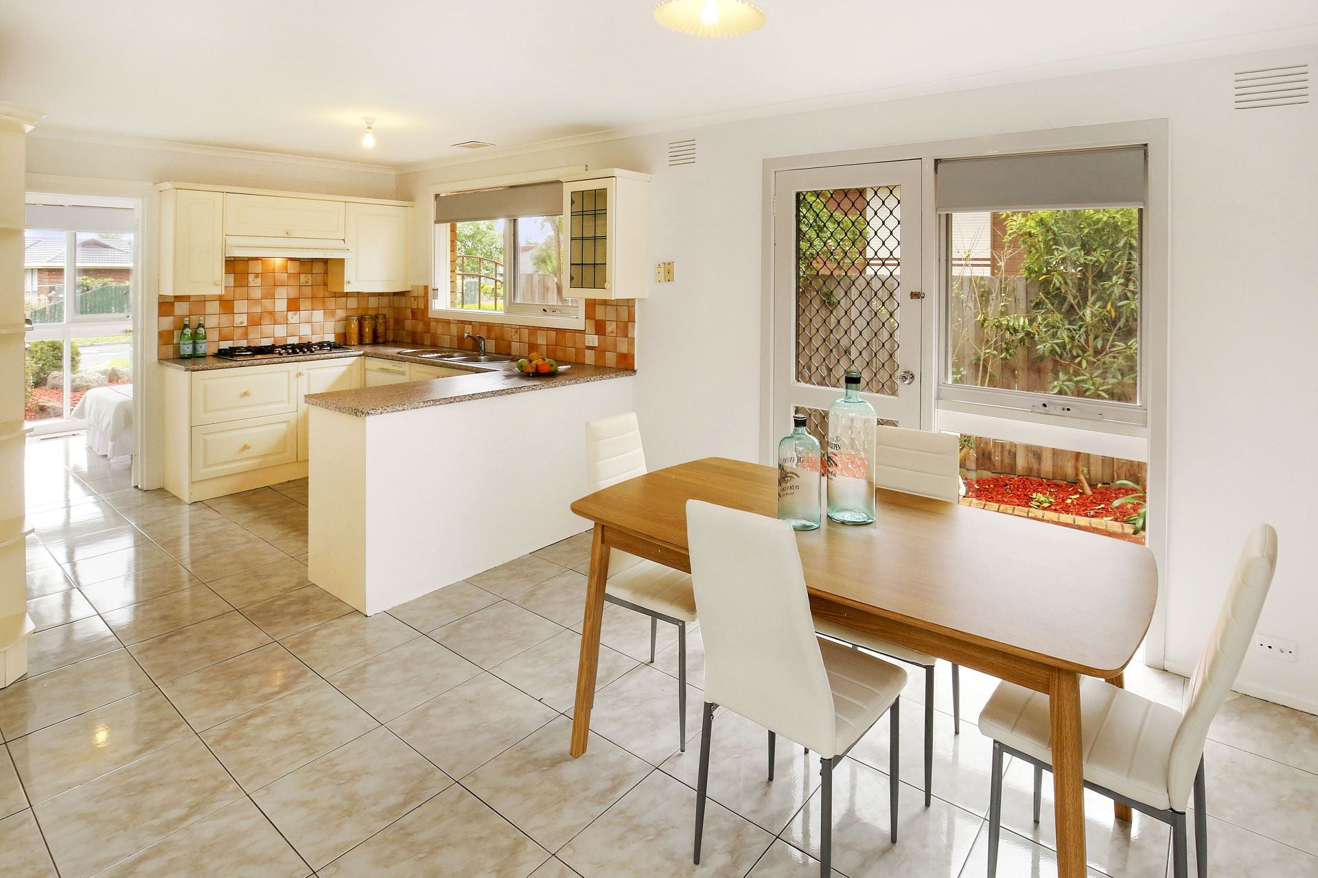 SURPRISING SPACE, SOUGHT AFTER LOCATION – 6 MONTH LEASE