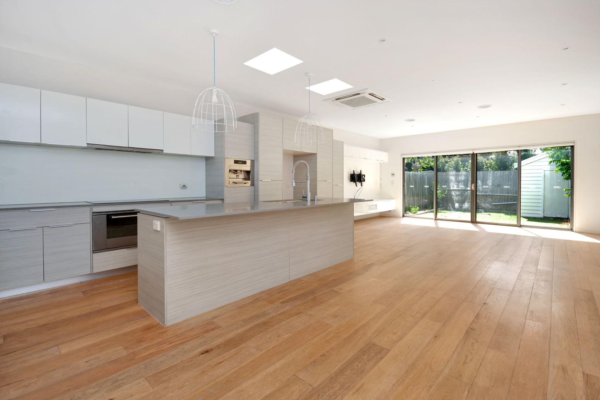 EXQUISITE ELEGANCE IN THE HEART OF THORNBURY