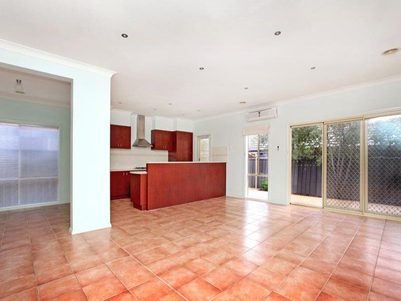 15 Dobell Crescent, Caroline Springs - Thumbnail 5