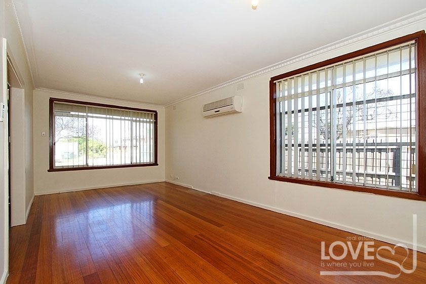 LOW MAINTENANCE PROPERTY IN AN IDEAL LOCATION