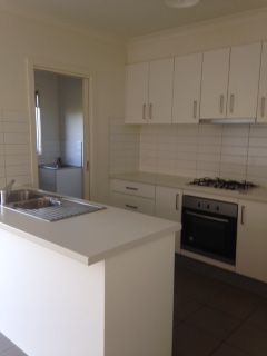 BEAUTIFULLY PRESENTED! NEW TOWNHOUSE!