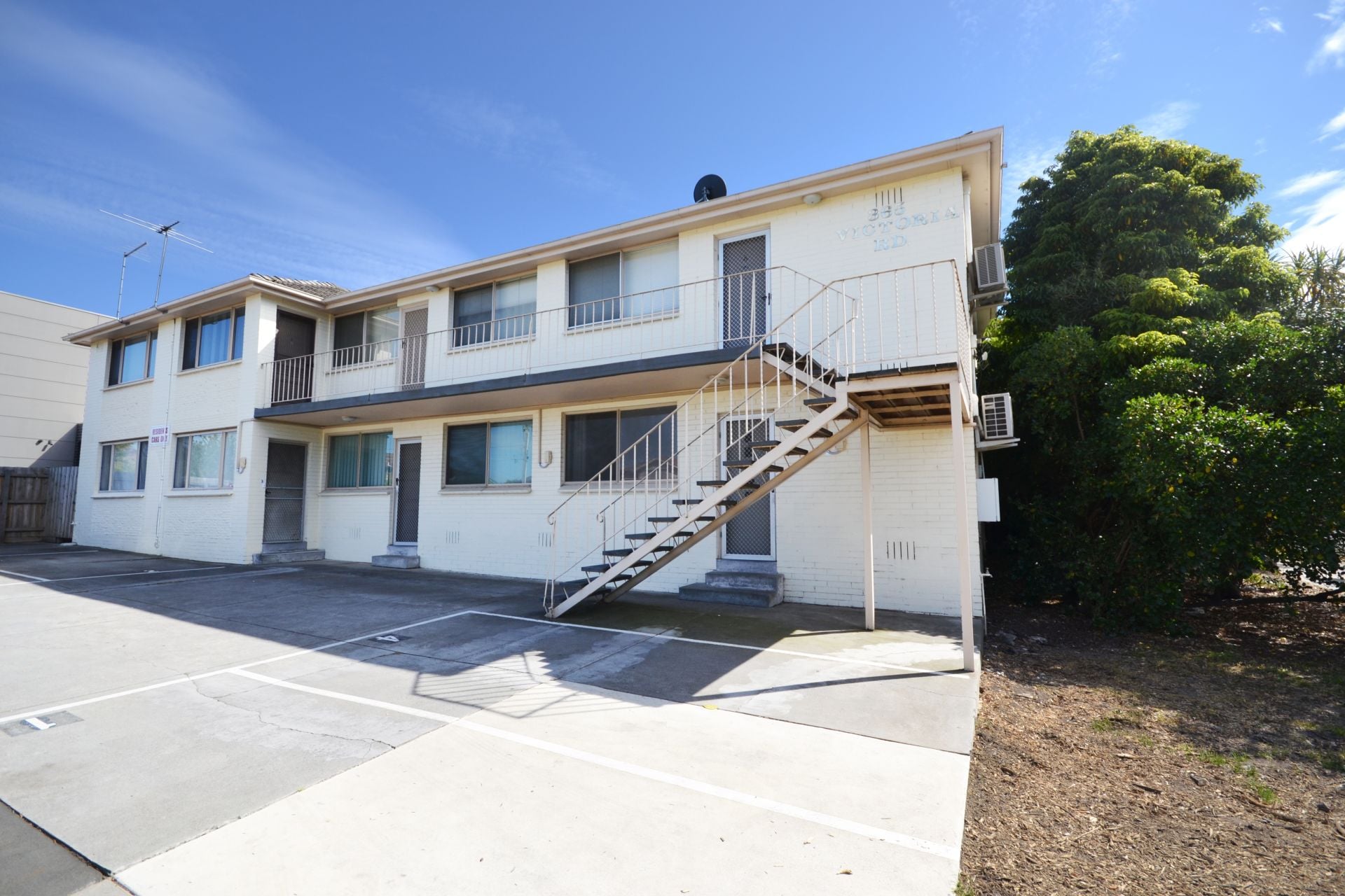MODERN LIVING, GREAT LOCATION