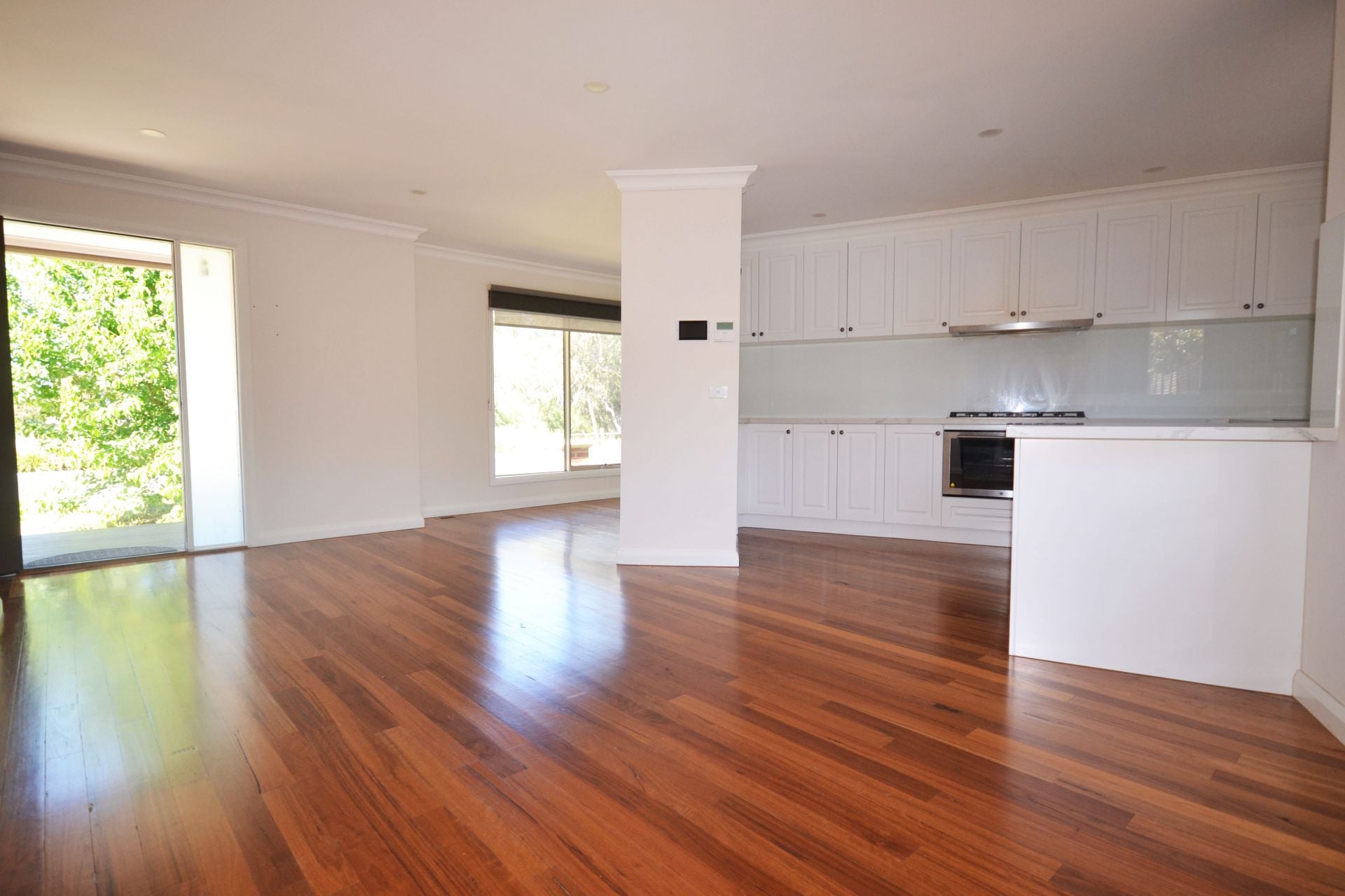 CONTEMPORARY DELIGHT - THE EPITOME OF ELEGANCE WITH PARKLAND VIEWS