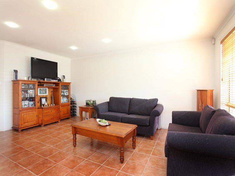 38 Grampians Way, Caroline Springs - Thumbnail 5