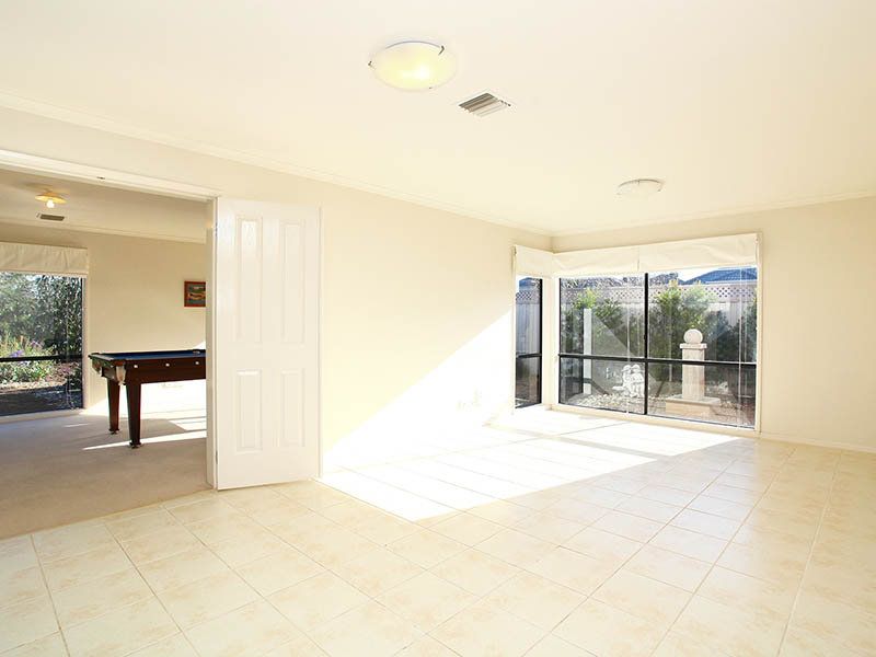 17 Barlow Close, Caroline Springs - Thumbnail 6
