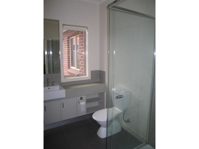 DELIGHTFUL 1 BEDROOM + STUDY!