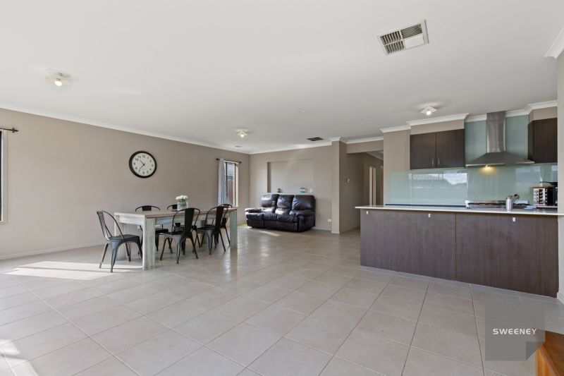 11 Moonglow Crescent, Maddingley - Thumbnail 5