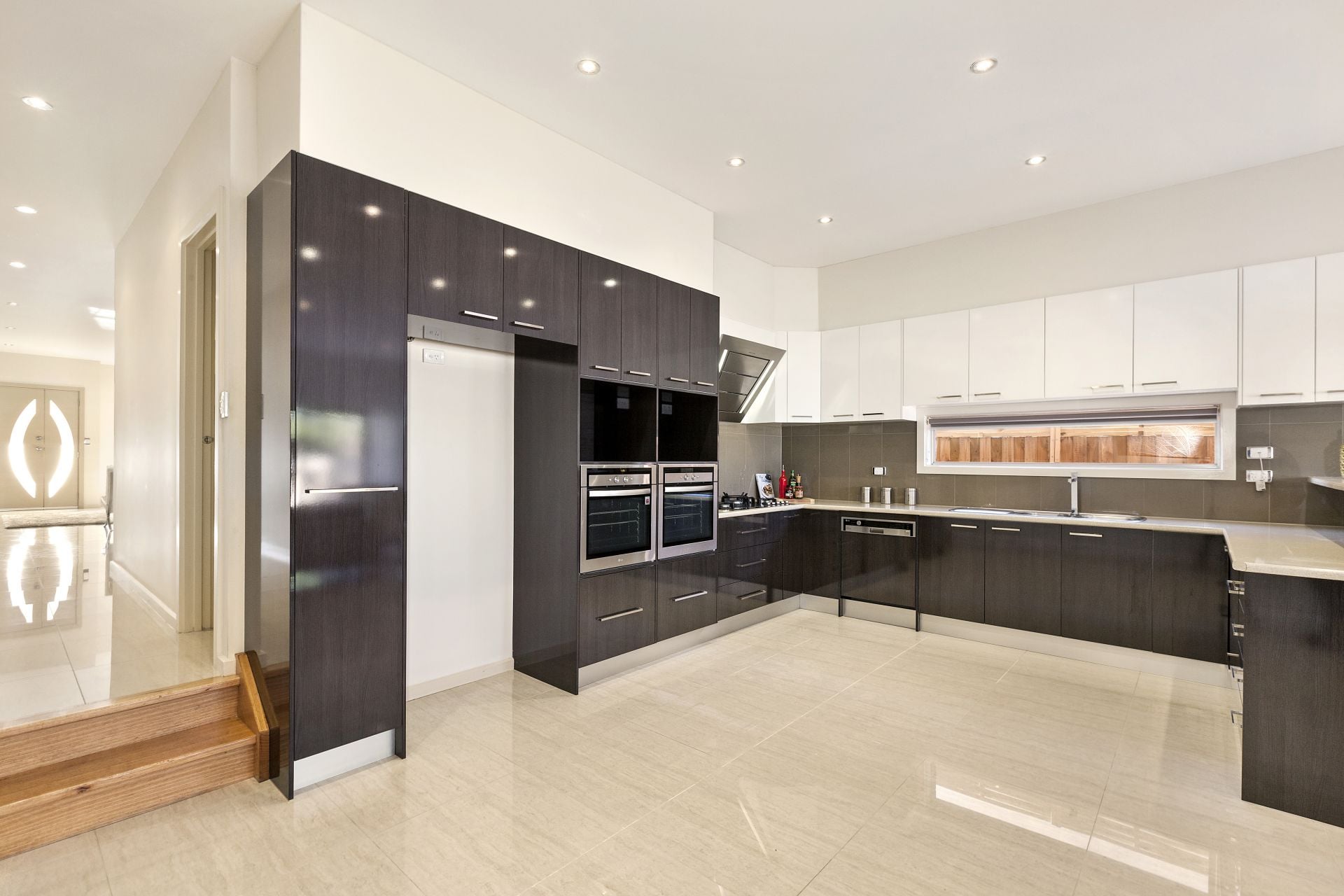 SOPHISTICATED. STYLISH,THORNBURY!