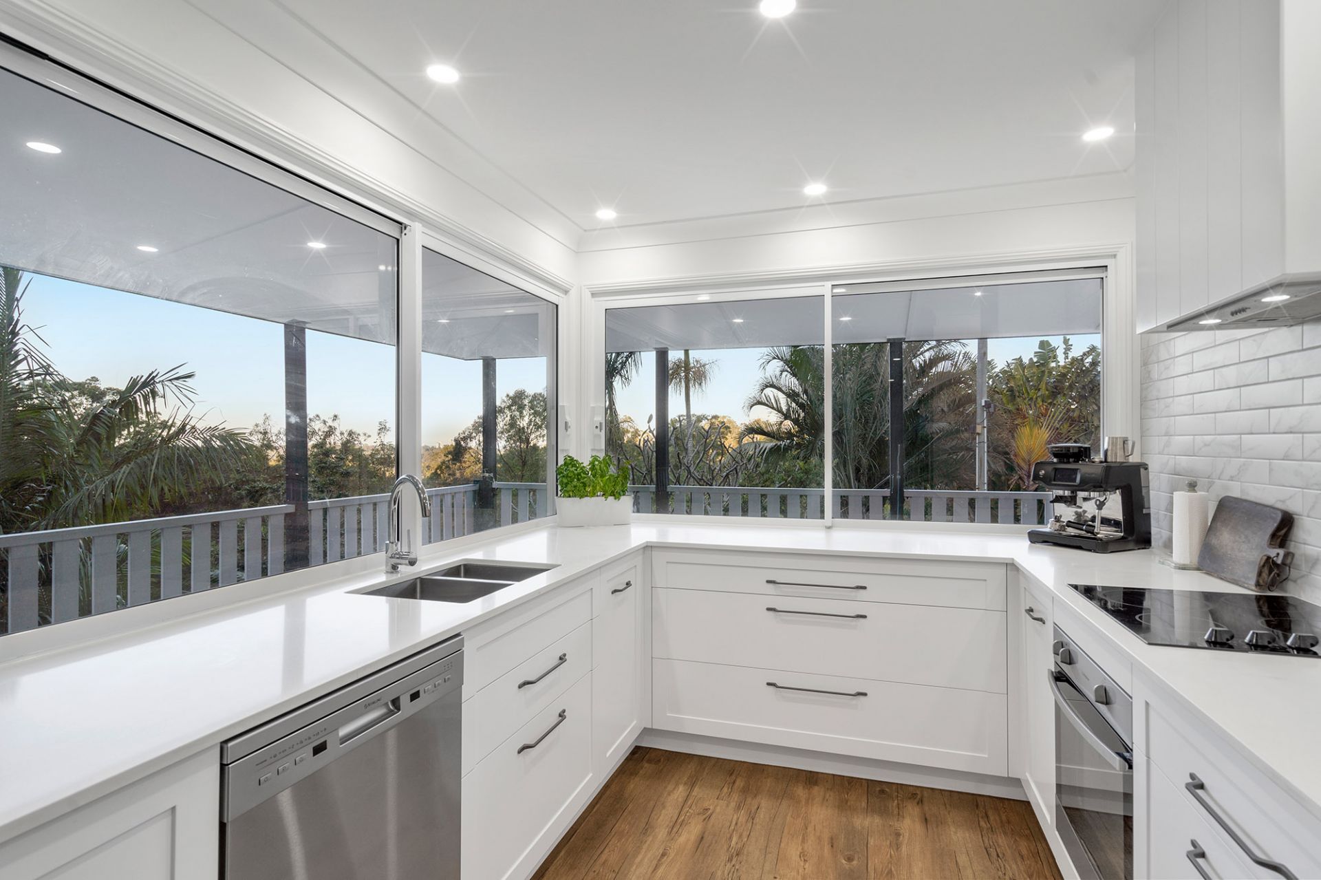 42 Castle Hill Drive, Gaven - Thumbnail 4