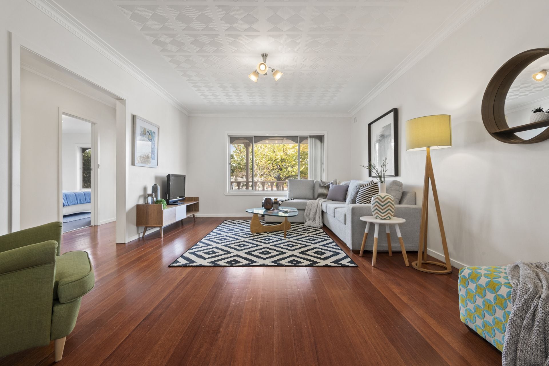 PERFECT FAMILY HOME - APPROX 635m2 LAND