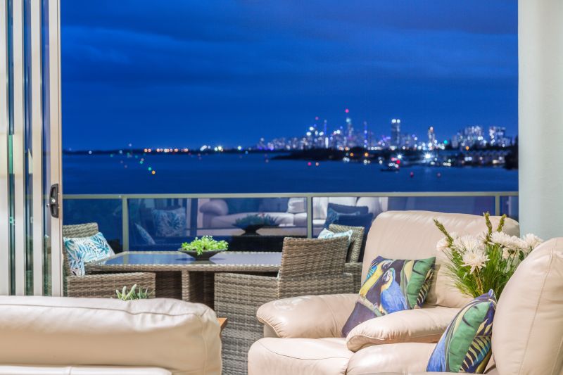 Incredible 180 Degree Views from Broadwater to Surfers Paradise to Mountain Ranges from Awesome Corner Apartment