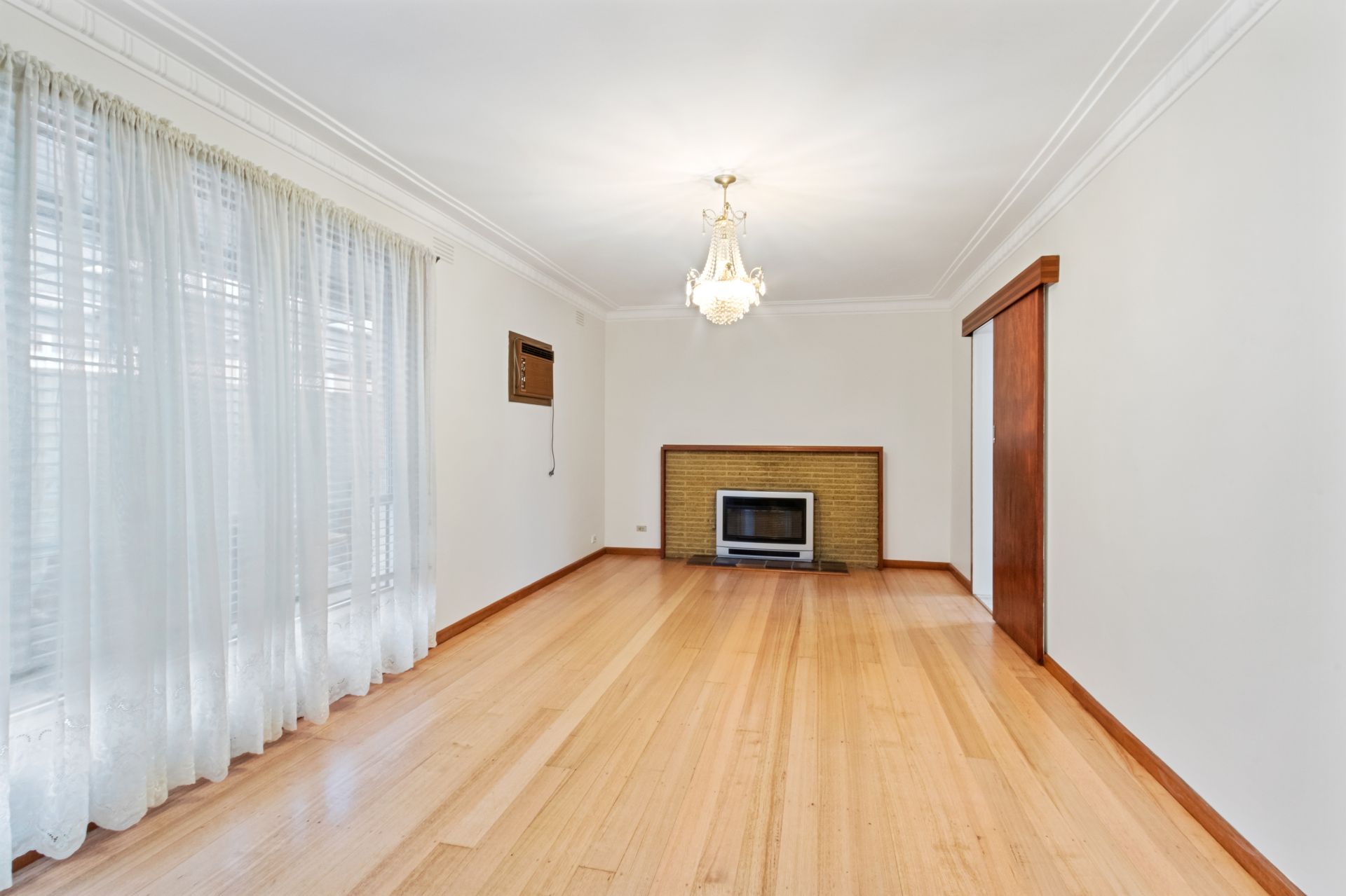 Charming 3-Bedroom home plus Bungalow!