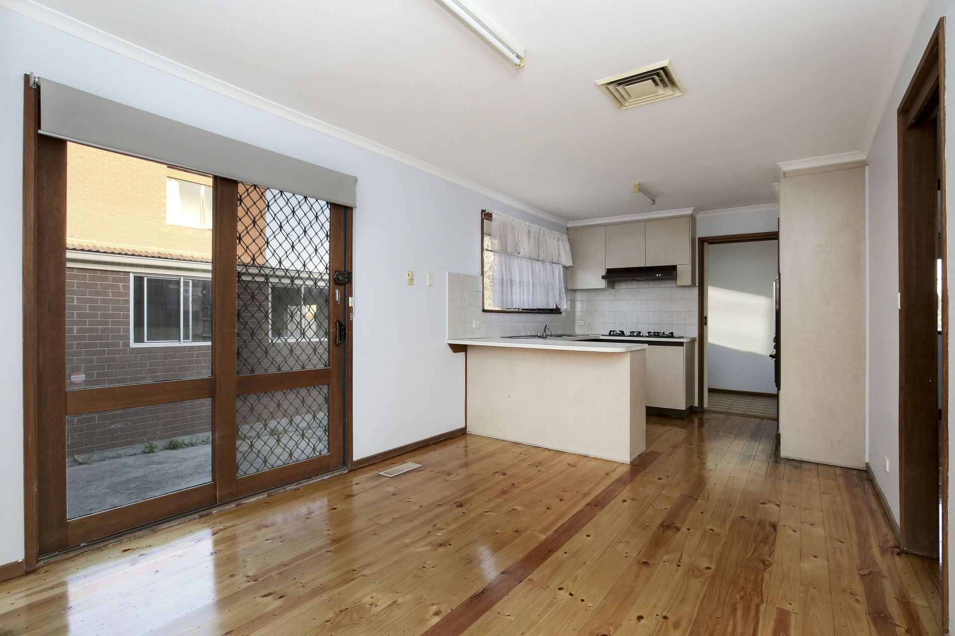 Quiet, Convenient & Minutes To All Amenities!