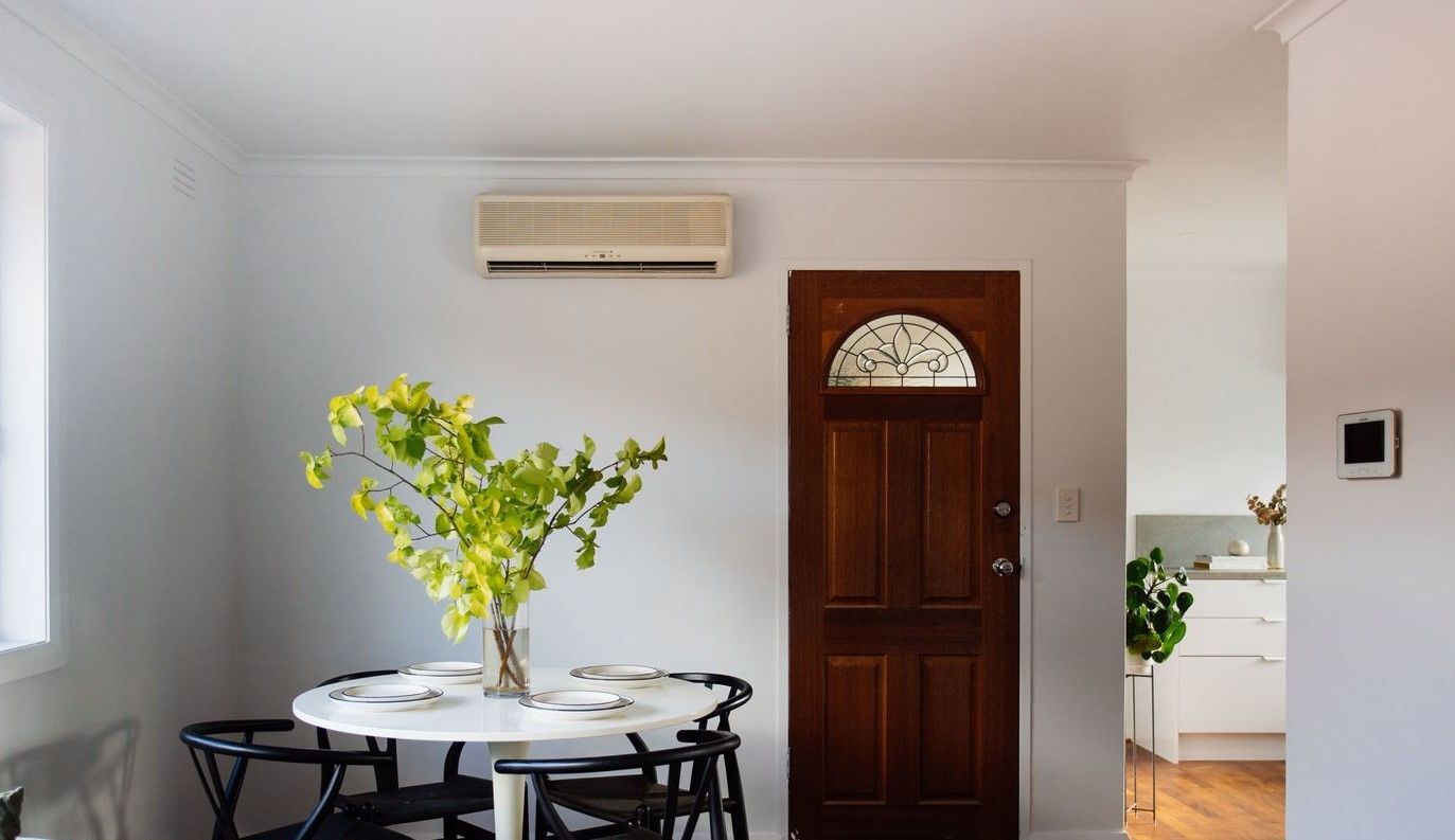 Beautifully Renovated, Secure One Bedroom Apartment