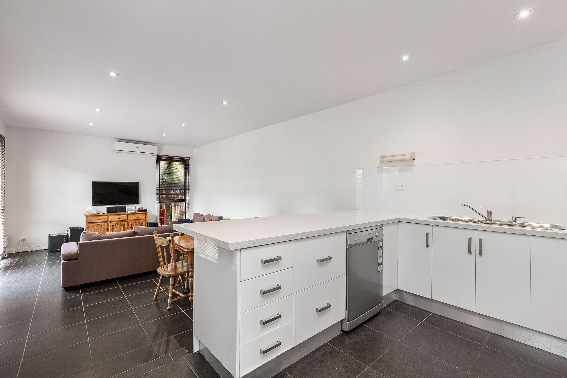 3/7 Ormond Road, West Footscray - Thumbnail 8