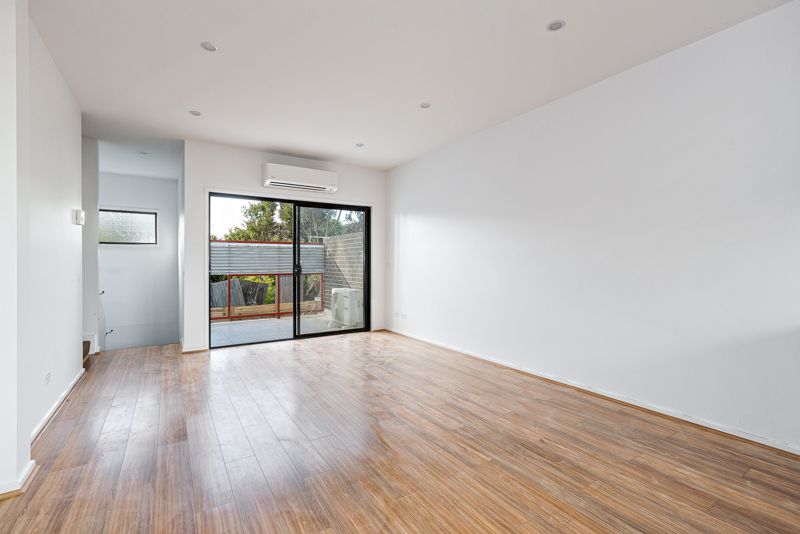 2/92 Cowper Street, Footscray - Thumbnail 6